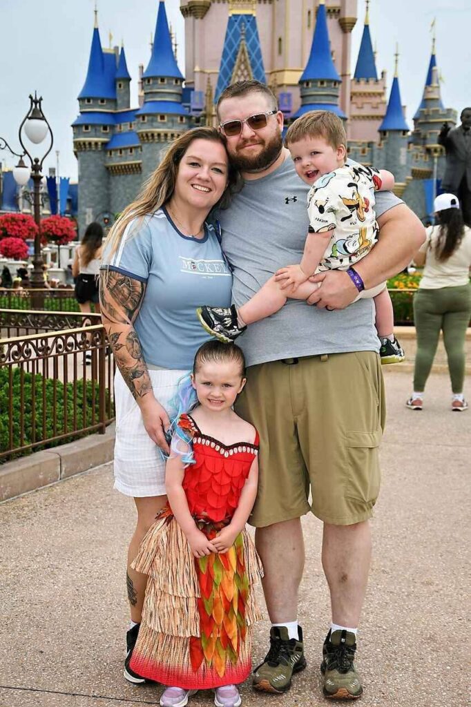Evelyn's family photo at Disney World with mom, dad, Evelyn, and little brother